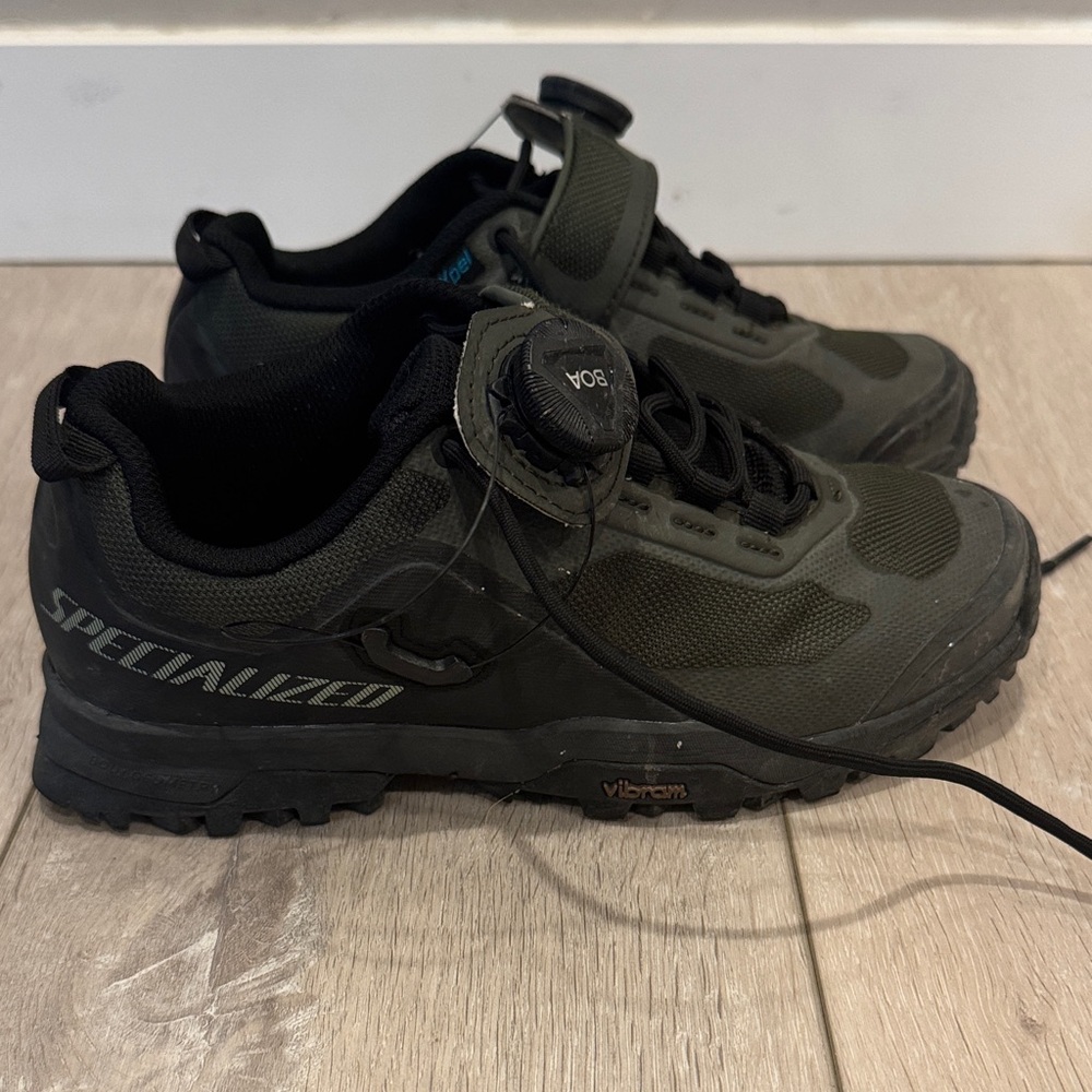 Girl’s Specialized Mountain Bike Shoes SZ 4.5